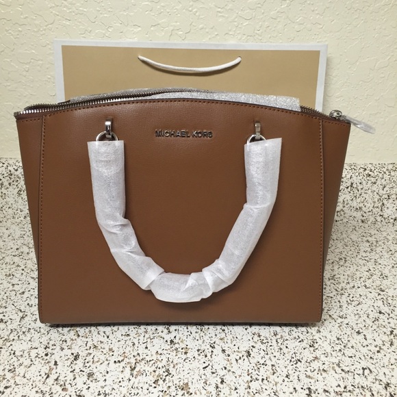 Michael Kors Handbags - ‼️LIMITED EDITION‼️ Michael Kors Ellis satchel